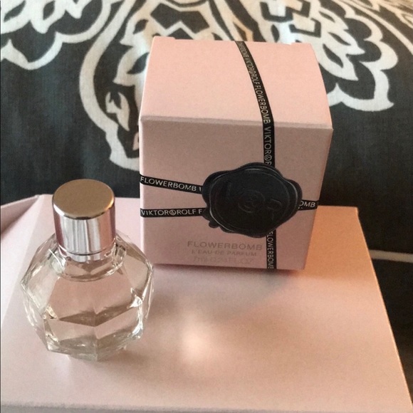 Viktor & Rolf flower bomb NIB - Picture 3 of 9